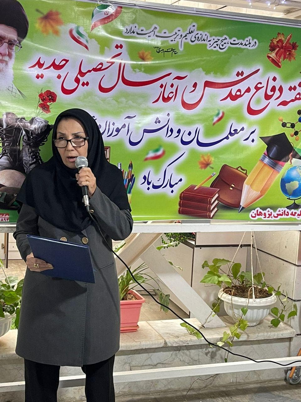 حضور دانش آموزان در آزمایشگاه